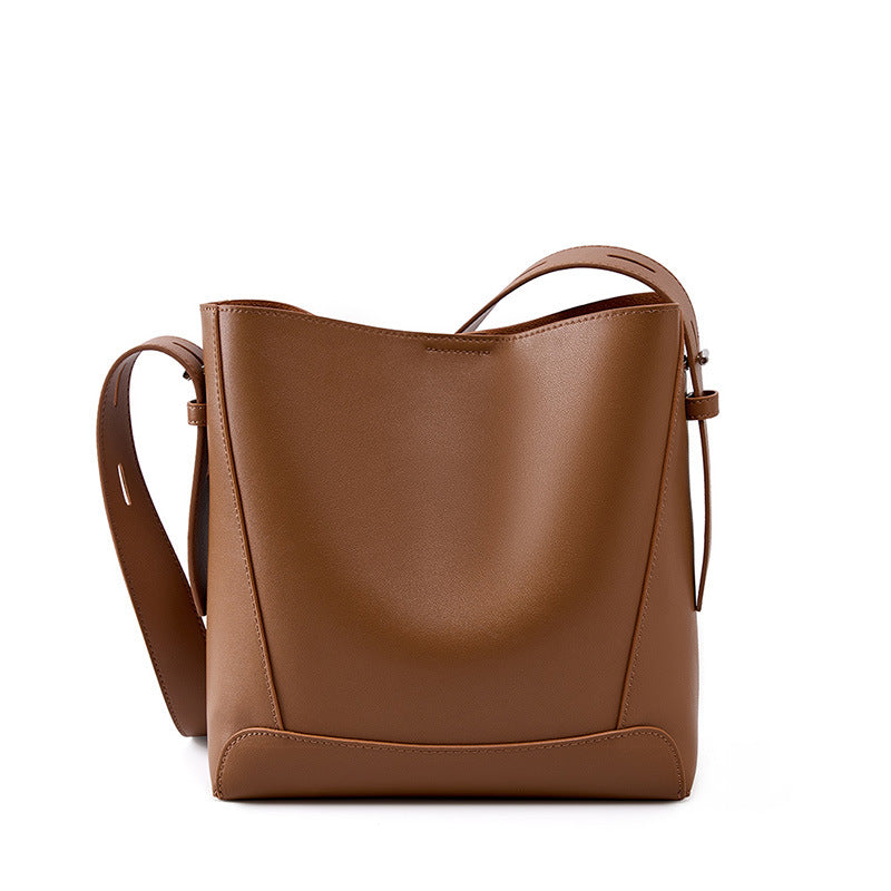 
The Lucca — Genuine leather, cut for everyday crossing.