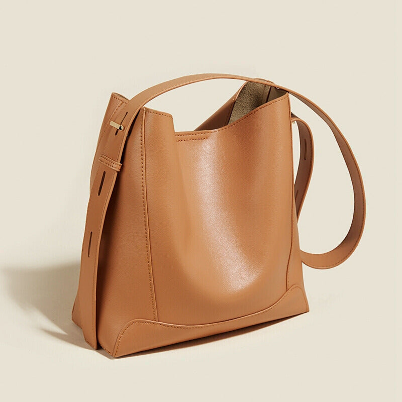 
The Lucca — Genuine leather, cut for everyday crossing.